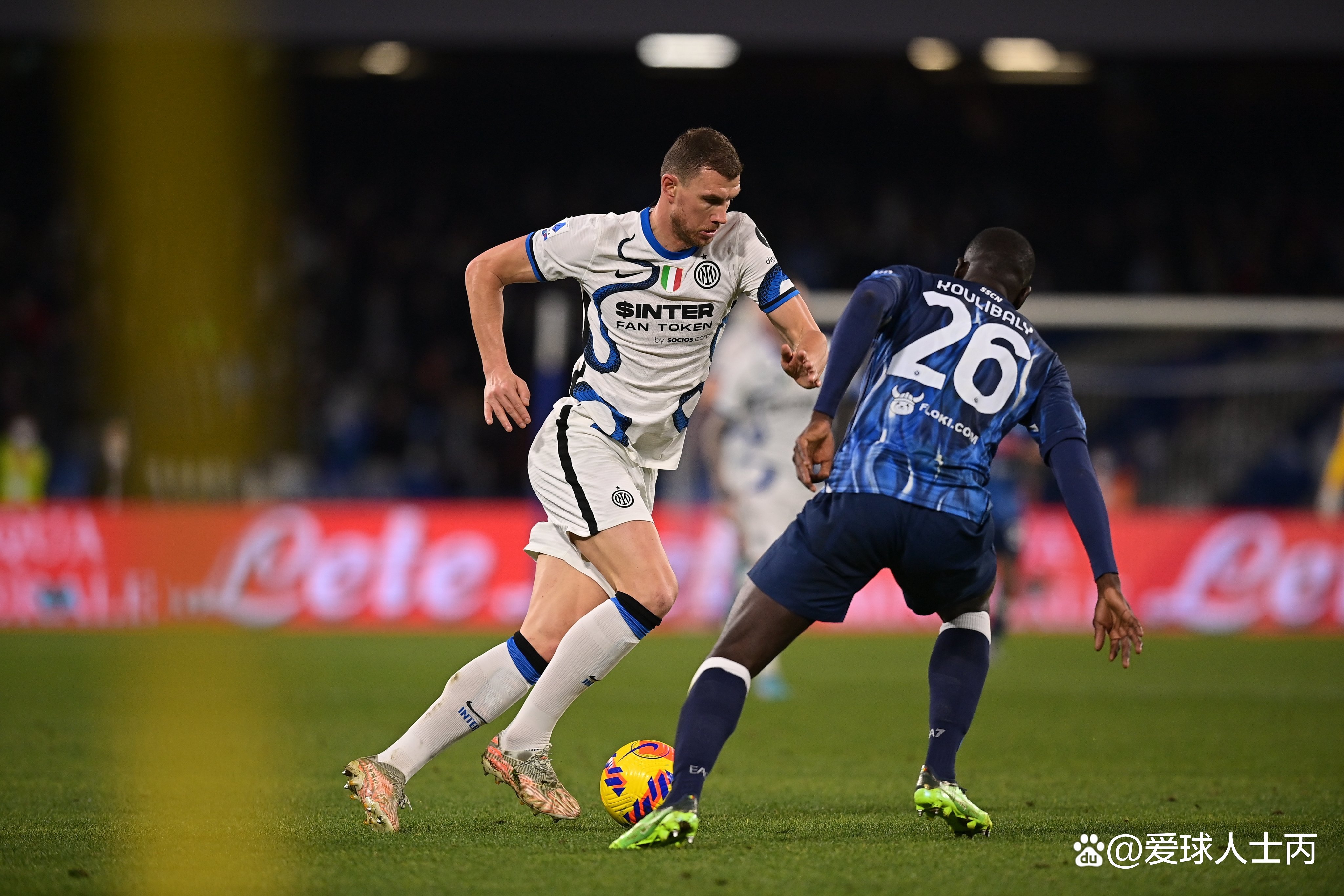 开云在线-今晨AC米兰备战法国杯，更衣室发声细节曝光，悬念犹存，训练强度明显提升(老罗中杯大杯特大杯什么梗)